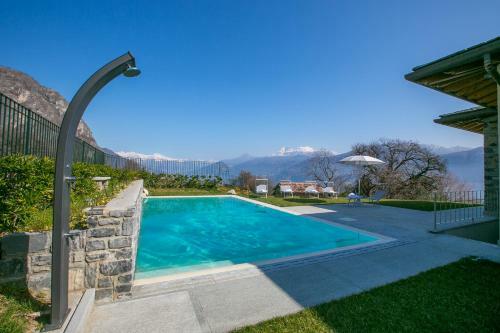 Griante Villa Sleeps 10 Pool