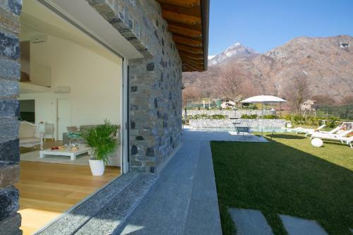 Griante Villa Sleeps 10 Pool