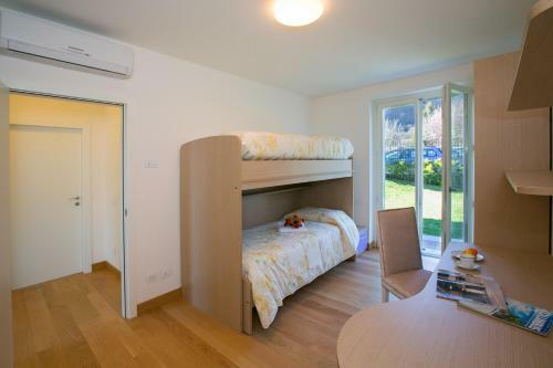 Griante Villa Sleeps 10 Pool