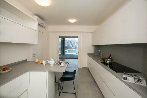 Griante Villa Sleeps 10 Pool