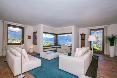 Griante Villa Sleeps 15 Pool Air Con