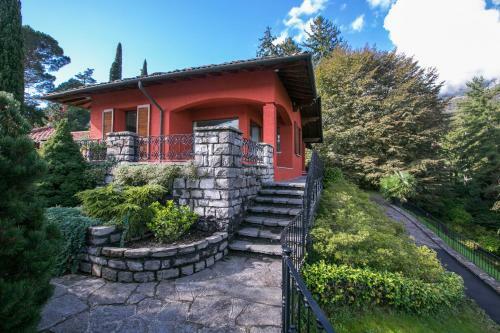 Griante Villa Sleeps 15 Pool Air Con