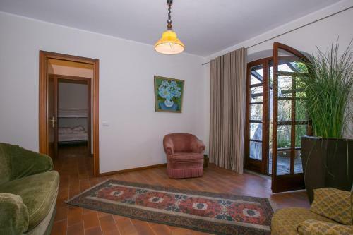 Griante Villa Sleeps 15 Pool Air Con