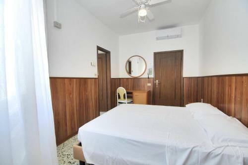 Hotel Venus Best Price