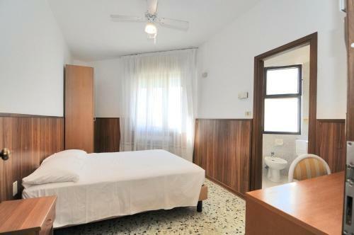 Hotel Venus Best Price