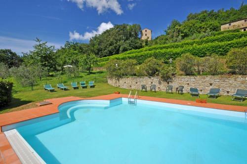 Capolona Apartment Sleeps 2 T241787