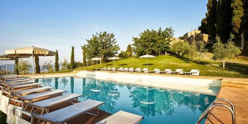 Il Castagno D'andrea Villa Sleeps 16 Pool