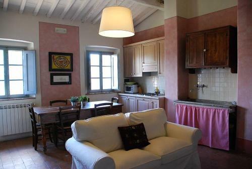 Castelfiorentino Villa Sleeps 6 Pool