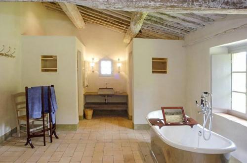 Castiglioncello Del Trinoro Villa Sleeps 12 Pool