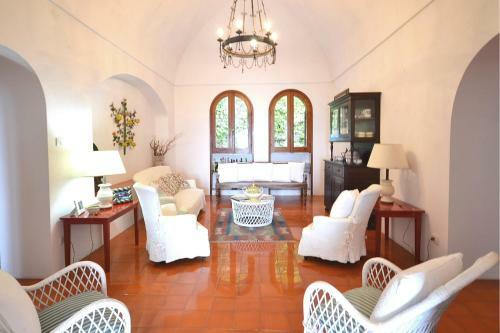 Castro Marina Villa Sleeps 14 Pool