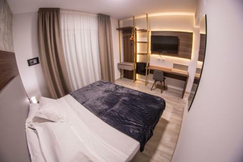 8room Hotel