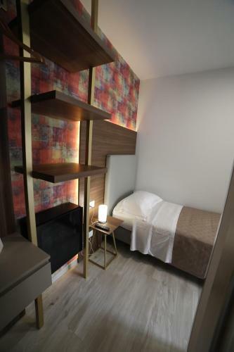 8room Hotel