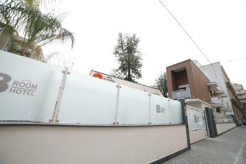 8room Hotel