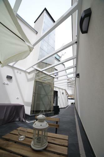 8room Hotel