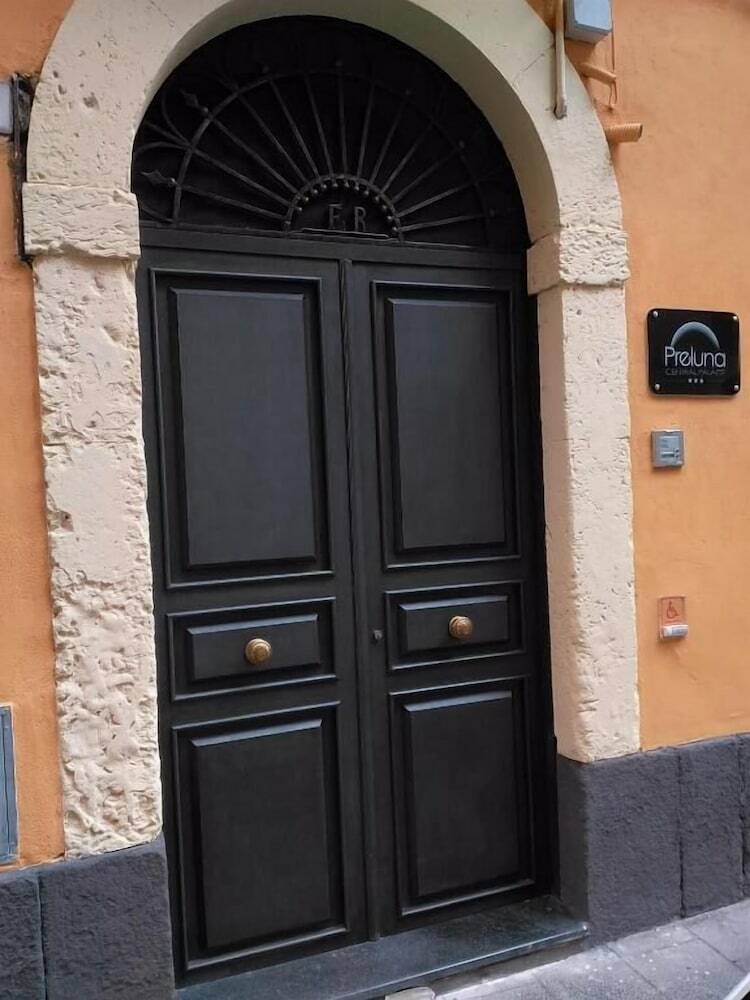 Hostal Preluna Central Palace