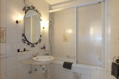 Artist Apartments   Hotel Garni
