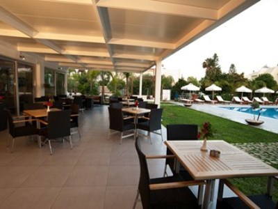 Aparthotel Frixos Suites