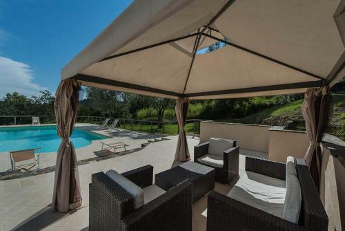 Piano Di Conca Villa Sleeps 10 Pool Air Con T763289