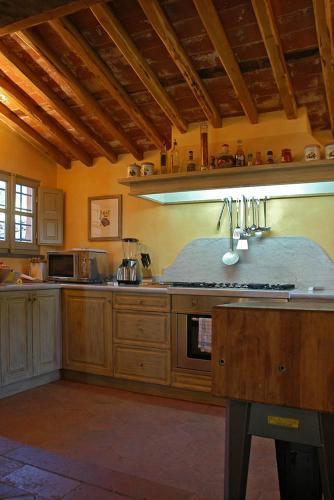 Piano Di Conca Villa Sleeps 10 Pool Air Con T763289
