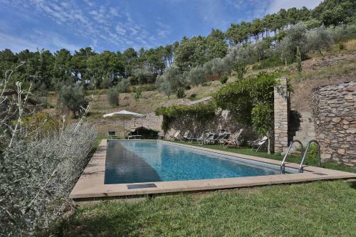 Vorno Villa Sleeps 11 Wifi