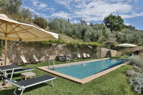 Vorno Villa Sleeps 11 Wifi