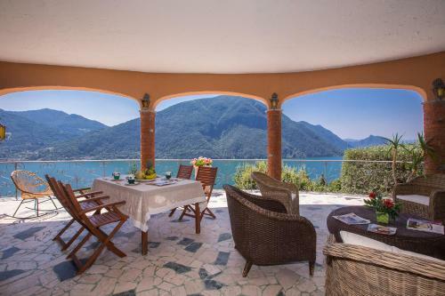 Cressogno Villa Sleeps 10 Pool Air Con