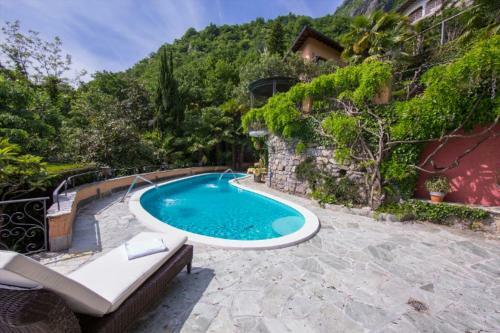 Cressogno Villa Sleeps 10 Pool Air Con