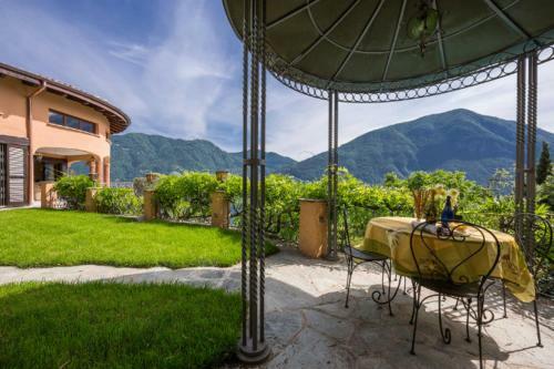 Cressogno Villa Sleeps 10 Pool Air Con