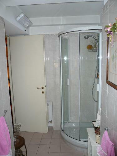 2 Lake View Apartments Near Lugano
