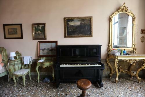 Vintage Venice Apartment