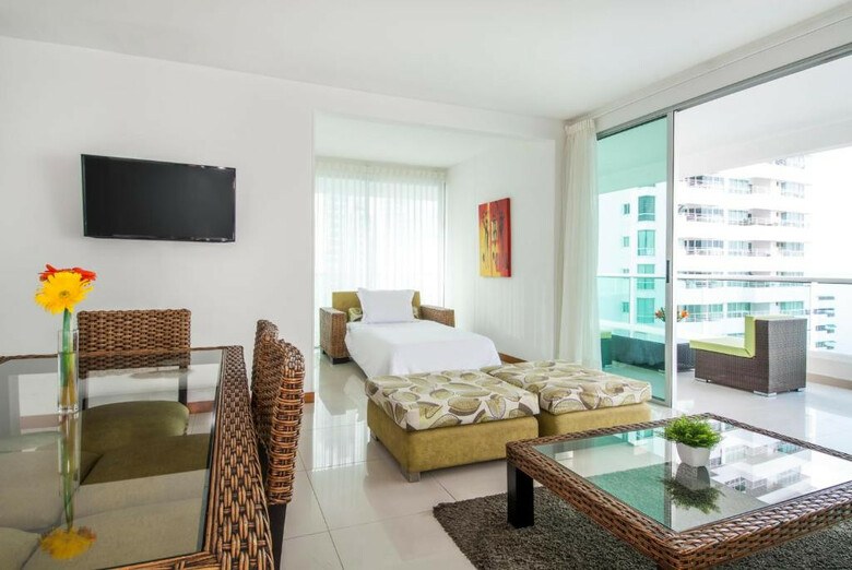 Hotel Travelers Orange Cartagena