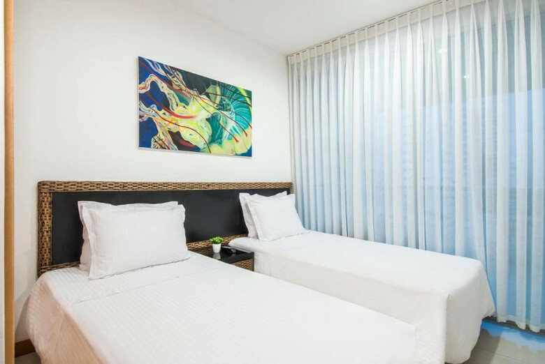 Hotel Travelers Orange Cartagena