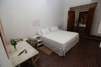 Hotel La Casa Rosal�a