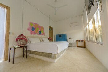 Hotel La Casa Rosal�a