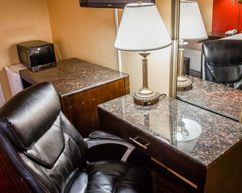 Hotel Rodeway Inn Macarthur Airport