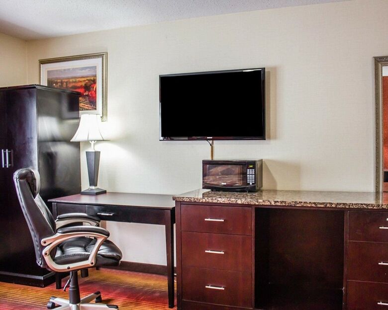 Hotel Rodeway Inn Macarthur Airport
