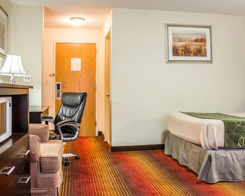 Hotel Rodeway Inn Macarthur Airport