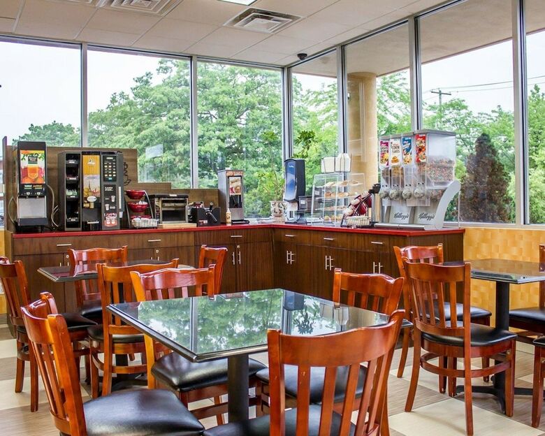 Hotel Rodeway Inn Macarthur Airport
