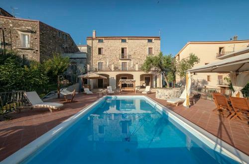 Vibonati Villa Sleeps 14 Wifi
