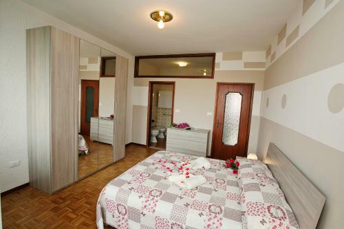 Toscolano-maderno Apartment Sleeps 8