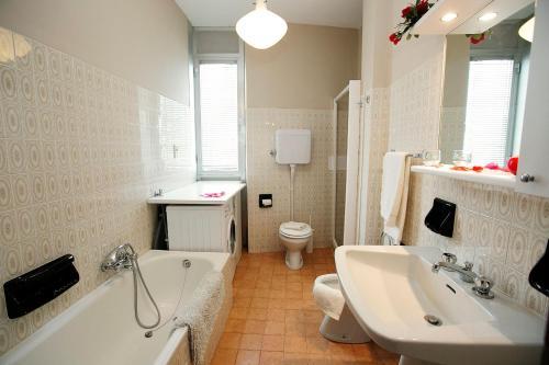 Toscolano-maderno Apartment Sleeps 8