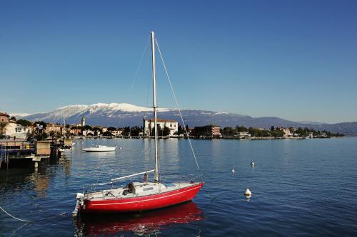 Toscolano-maderno Apartment Sleeps 8