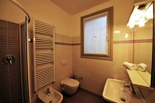 Tremezzo Apartment Sleeps 4 Pool T421274