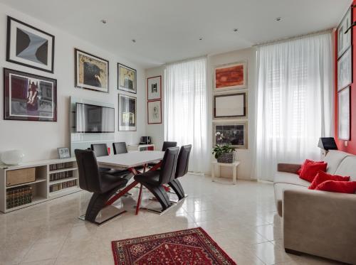 Apartamento Bianco Rosso E Nero: Nuovo Centralissimo 2+2