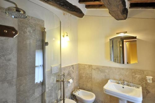 Vernazzano Basso Apartment Sleeps 6 Pool Wifi