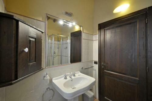 Vernazzano Basso Apartment Sleeps 6 T242209