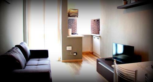 Yhome | Eleven Flights Apartment