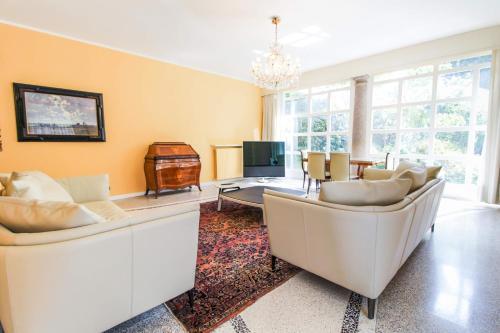 Stresa Villa Sleeps 10 Pool Air Con Wifi