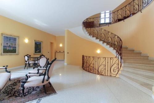 Stresa Villa Sleeps 10 Pool Air Con Wifi
