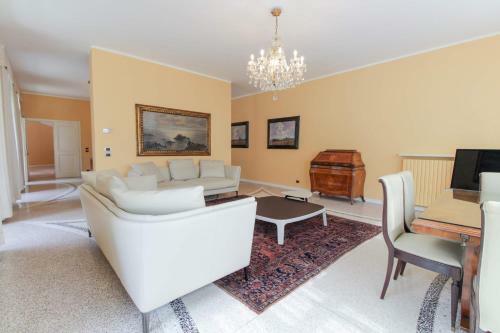 Stresa Villa Sleeps 16 Pool Air Con Wifi